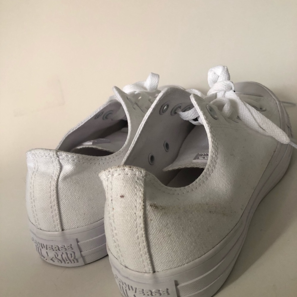 Woman’s Size 9 Converse Sneakers - never worn - Picture 8 of 8